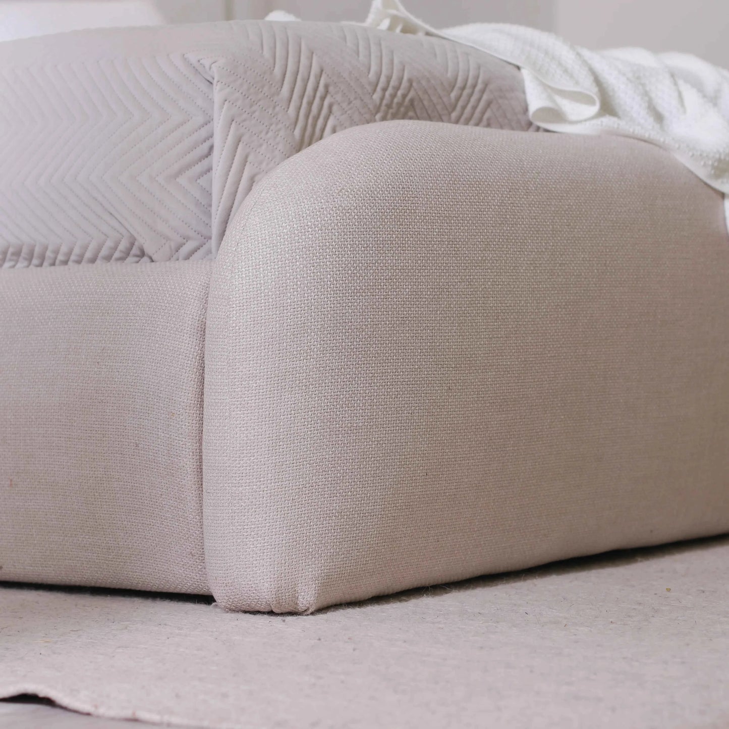 Cama Estofada Queen com Cabeceira Aurora - Linho Texturizado Off White