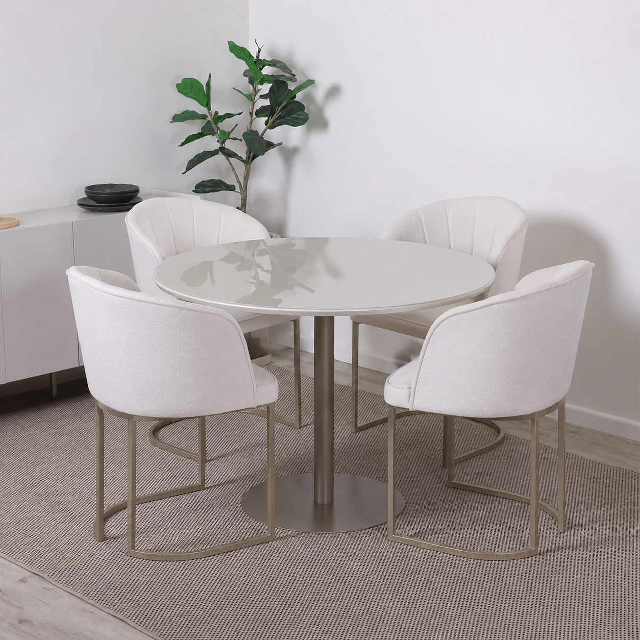 Conjunto de Jantar Mesa Redonda com Vidro Cloe 4 Cadeiras Beverly Champanhe c/ Linho Mescla Cru
