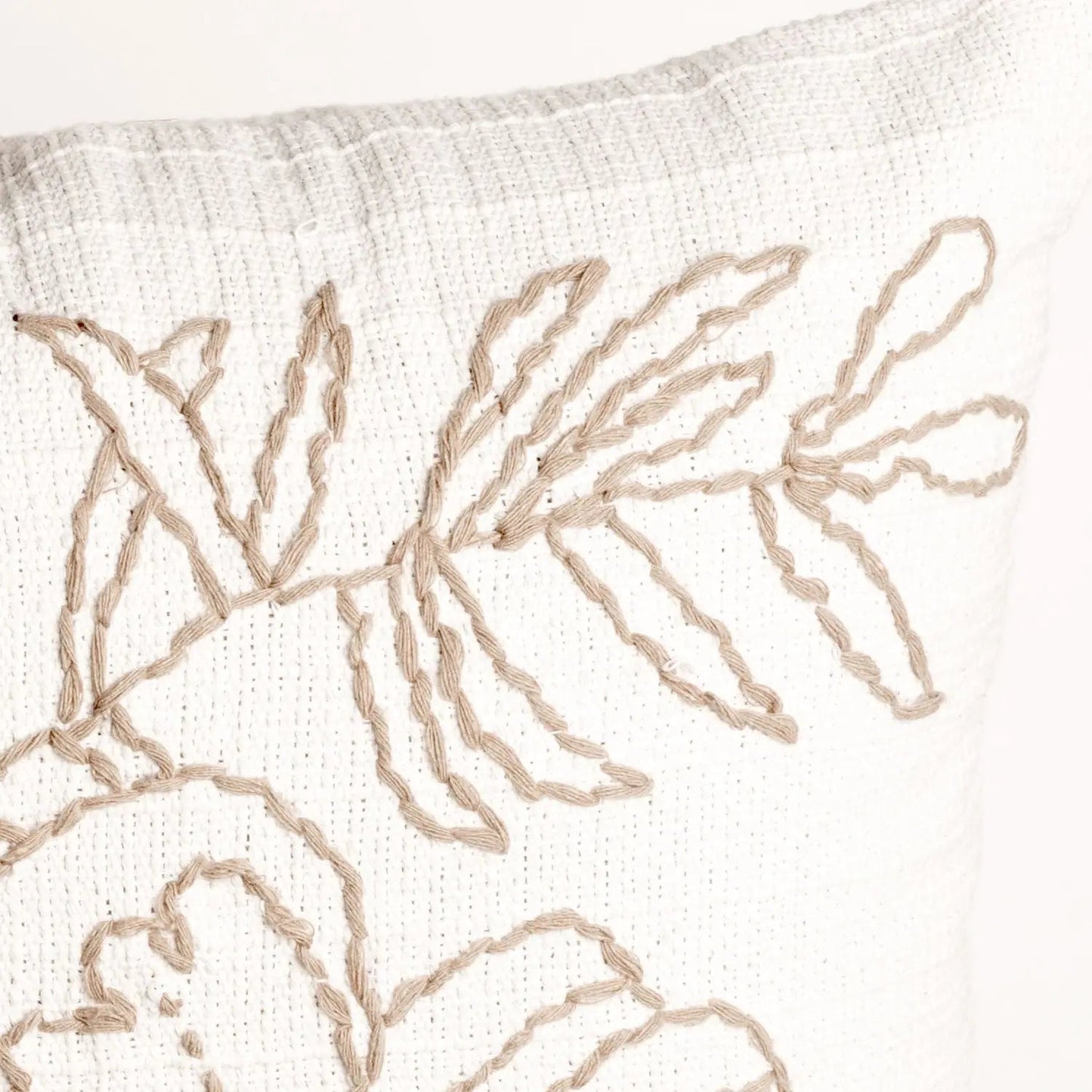 Almofada Florear 45 x 45 cm - Cru c/ Flor Caramelo